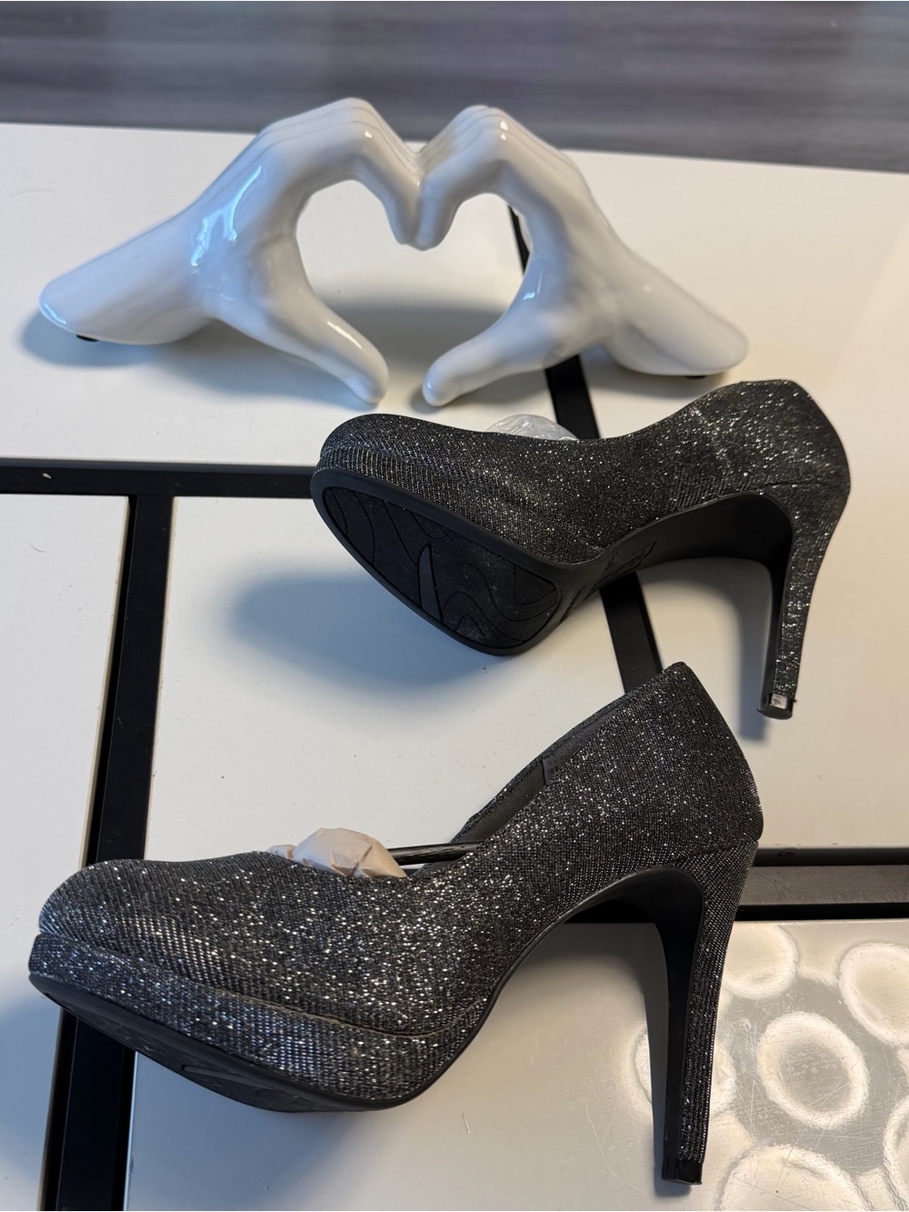 💃 Fioni Night Silver Glitter Heels 👠 Sparkly Charcoal Platform Pumps Sz 6.5 🥂